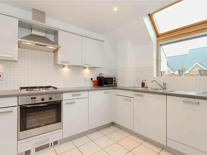 2 Bedroom Flat To Rent In Hayes Grove, London, SE22