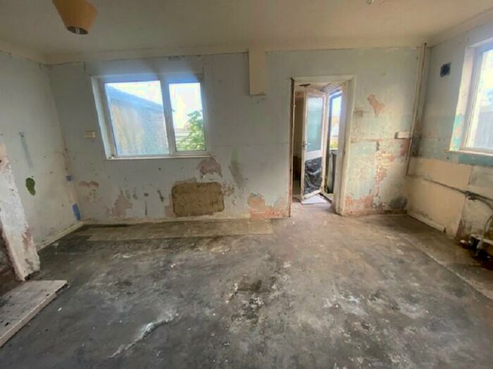 3 Bedroom SemiDetached House For Sale In Hedd Aberth, Seven Sisters