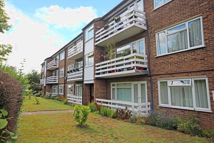 2 Bedroom Flat To Rent In Staines Road, Twickenham, TW2