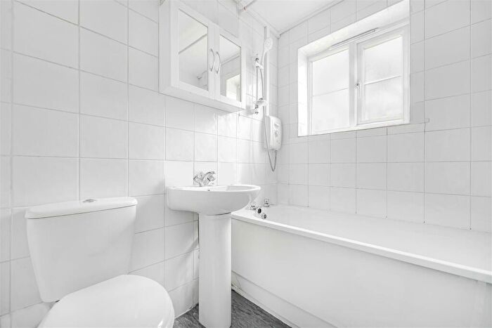 1 Bedroom Apartment For Sale In Tempsford Close, Enfield Town, EN2