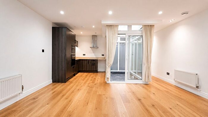 1 Bedroom Flat To Rent In Burwood Close, Tolworth, KT6