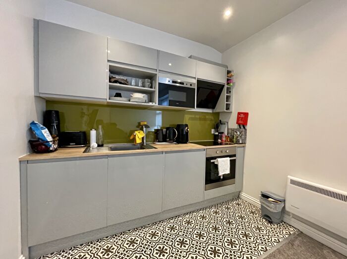 1 Bedroom Flat To Rent In Luxury Bed Flat // Sept, LN2