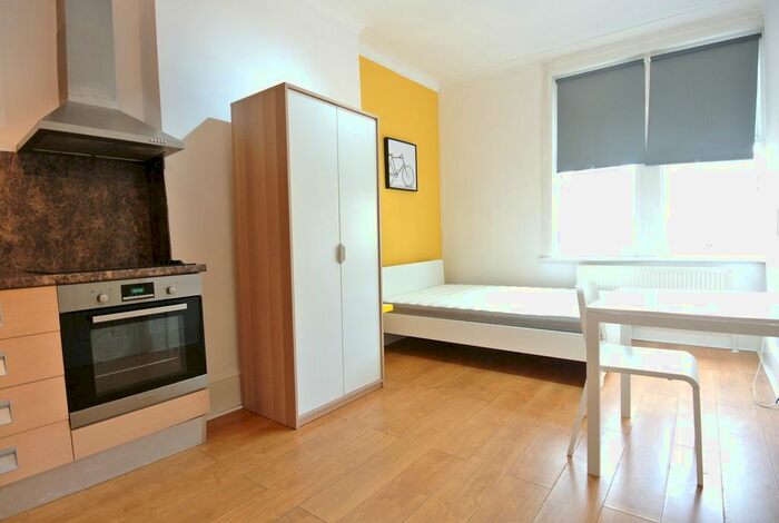 Studio To Rent In Walm Lane, Willesden Green, NW2