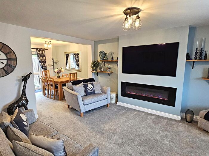 4 Bedroom Semi Detached House For Sale In Compass Drive, Newnham Downs, Plympton, Plymouth, PL7