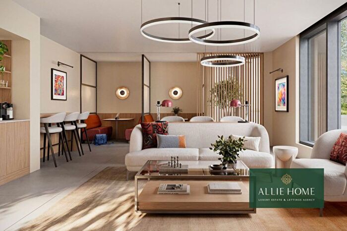 2 Bedroom Flat For Sale In Love Lane, Woolwich, SE18