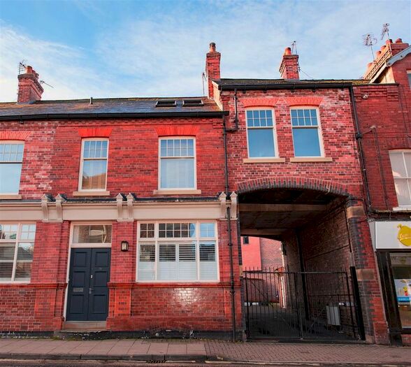 3 Bedroom Terraced House To Rent In Walmgate, York, YO1