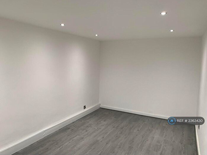 2 Bedroom Flat To Rent In Gateacre, Liverpool, L25