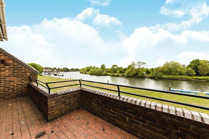 4 Bedroom House To Rent In Ditton Reach, Thames Ditton, KT7