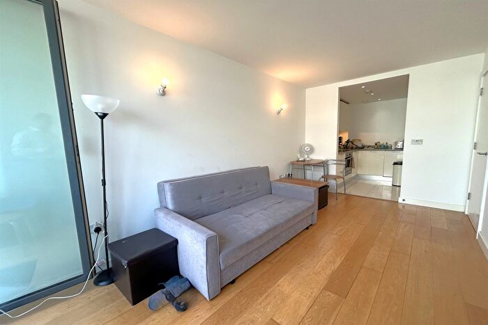 1 Bedroom Flat To Rent In Cardinal Building, Station Approach, UB3