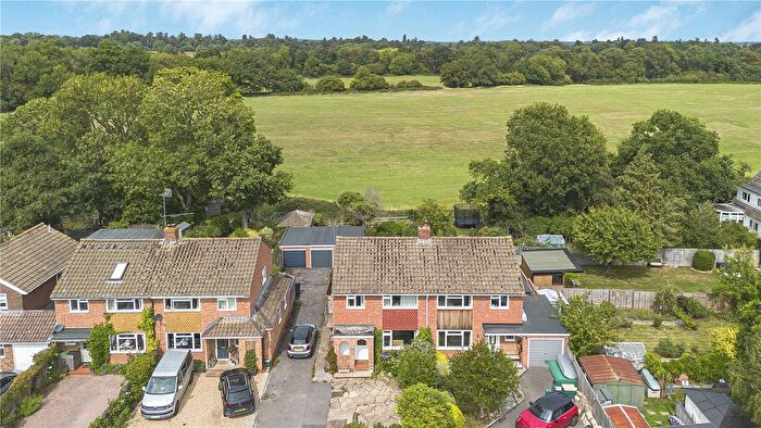 3 Bedroom Semi-Detached House For Sale In Elizabeth Close, RG9