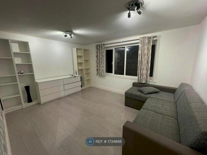 1 Bedroom Flat To Rent In Cheshire Drive, Leavesden, Watford, WD25