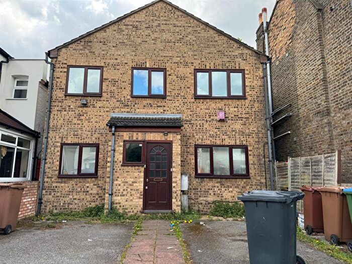 2 Bedroom Flat To Rent In Clarendon Road, Walthamstow, E17