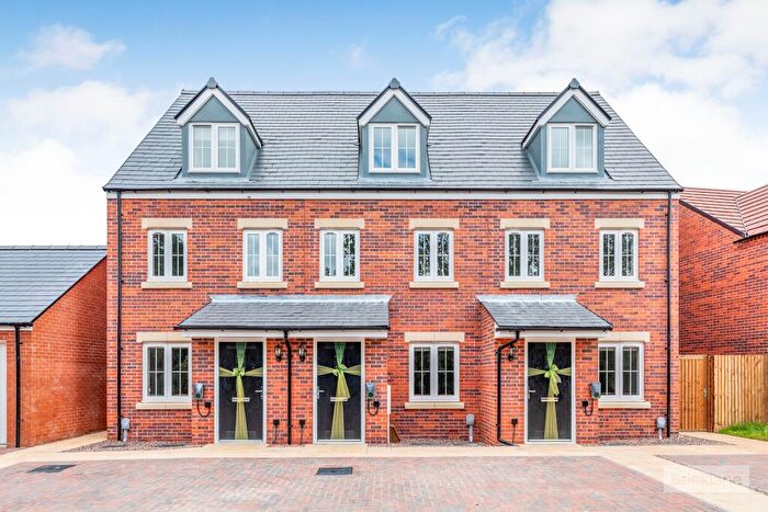 3 Bedroom House To Rent In Woodpecker Drive, Rothwell, Kettering, NN14