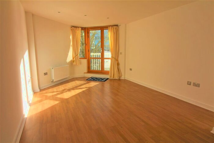 2 Bedroom Flat To Rent In The Crescent, Hanover Quay, Bristol, BS1
