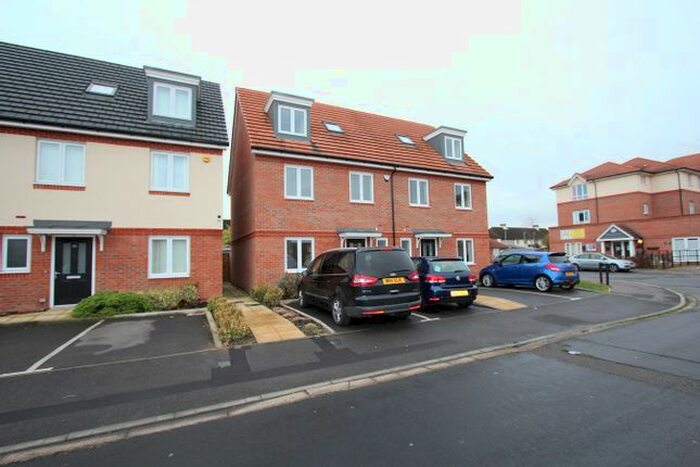 4 Bedroom Semi-Detached House To Rent In Holywell Way, Staines-Upon-Thames, TW19