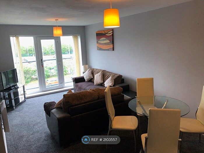 2 Bedroom Flat To Rent In Ladywell Point, Salford, M50