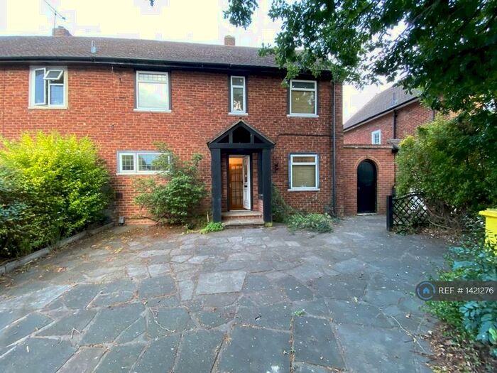 3 Bedroom Semi-Detached House To Rent In Hazel Walk, Bromley, BR2