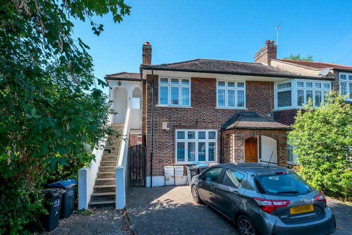 3 Bedroom Maisonette To Rent In Glendale Drive, Wimbledon, London, SW19