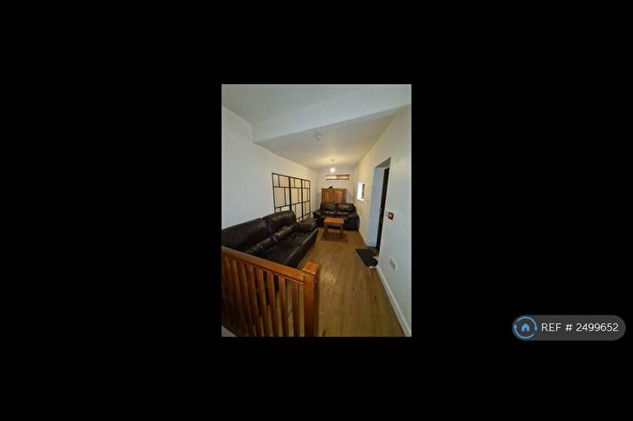 1 Bedroom Flat To Rent In Keighley, Keighley, BD21