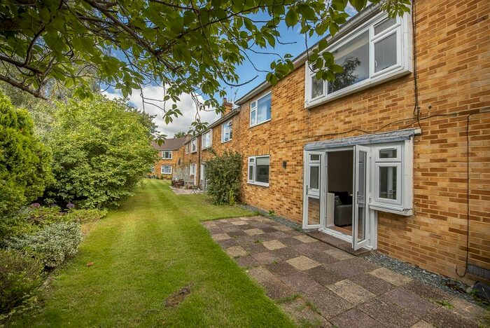 1 Bedroom Maisonette To Rent In Dolphin Close, Surbiton, KT6