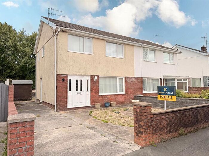 3 Bedroom Semi-Detached House For Sale In Ridgewood Park, Llanelli, SA15