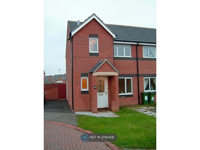 3 Bedroom Semi-Detached House To Rent In Bromwich Close, Braunstone, Leicester, LE3