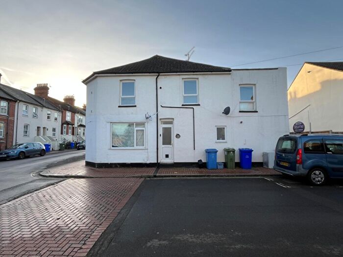 4 Bedroom Flat For Sale In A, & A Lysons Road, Aldershot, Hampshire, GU11