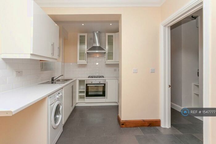 2 Bedroom Flat To Rent In Gedling House, London, SE22