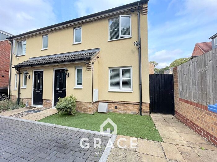 3 Bedroom Semi-Detached House For Sale In Malkin Close, Ipswich, IP1