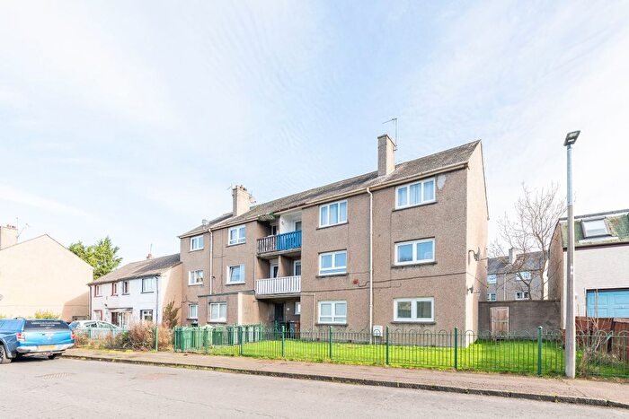 2 Bedroom Flat For Sale In / St Katharine's Crescent, Gracemount, Edinburgh, EH16
