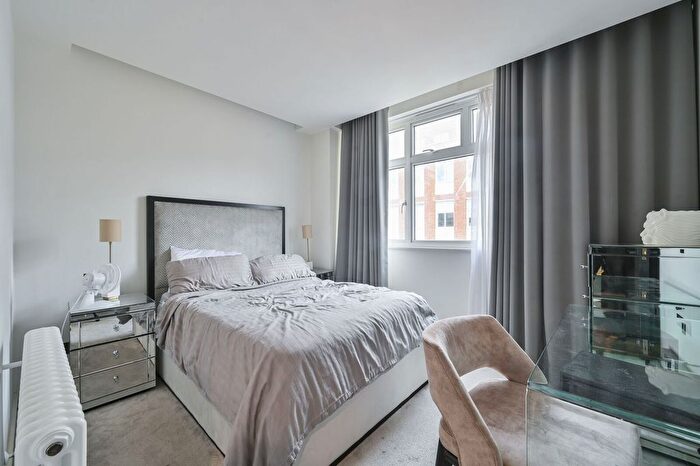 2 Bedroom Flat For Sale In Margaret Street, Marylebone, London, W1W
