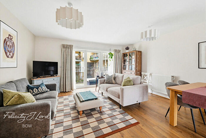 2 Bedroom Apartment For Sale In Kevtar Garden, London, E3