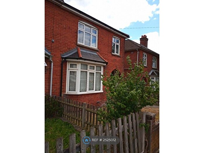 4 Bedroom Semi-Detached House To Rent In Iris Road, Southampton, SO16