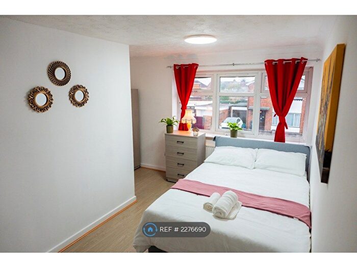 6 Bedroom Detached House To Rent In Hall Road, Chadwell Heath, Romford, RM6