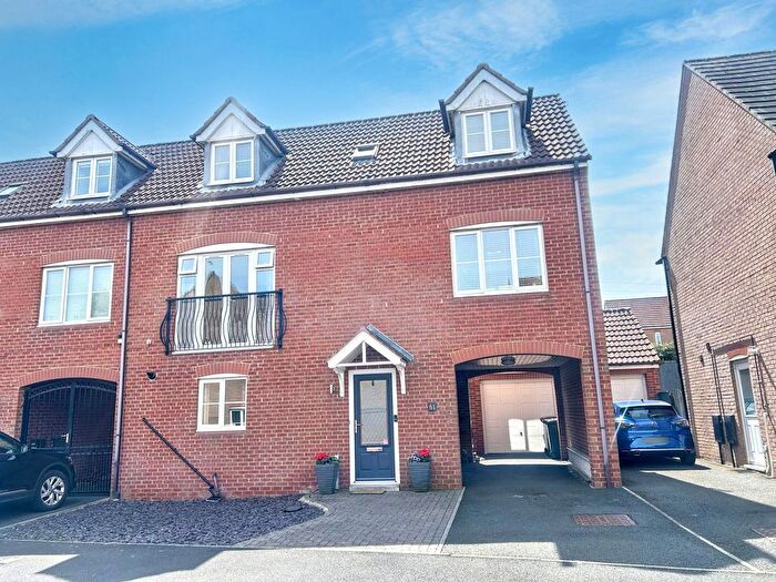3 Bedroom Town House For Sale In Edgefield, Shiremoor, Newcastle Upon Tyne, NE27