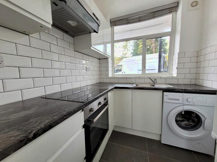 2 Bedroom Flat To Rent In Angel Close, Edmonton, N18