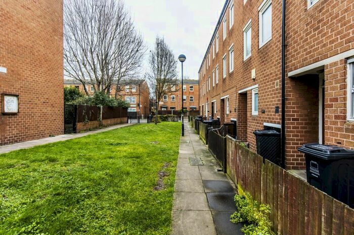 4 Bedroom Terraced House To Rent In Lyneham Walk, Hackney, London, E5