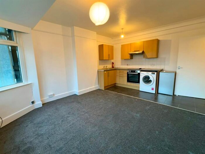 1 Bedroom Flat To Rent In One Bedroom Town Centre Apartment, BH2