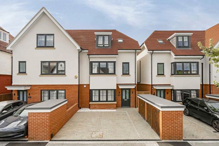 4 Bedroom Semi-Detached House For Sale In Portsdown Avenue, London, NW11