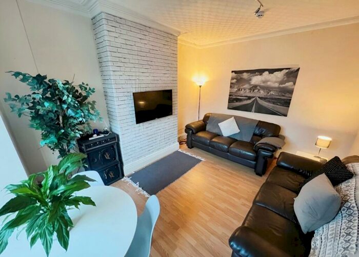 6 Bedroom Terraced House To Rent In Trelawn Terrace, Headingley, Leeds, LS6