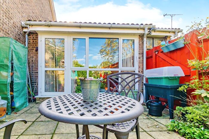 2 Bedroom Bungalow For Sale In Sorrel Bank, Linton Glade, Croydon, CR0