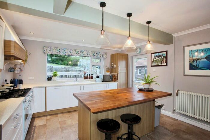 4 Bedroom Detached House For Sale In Mountain Road, Caerphilly, CF83