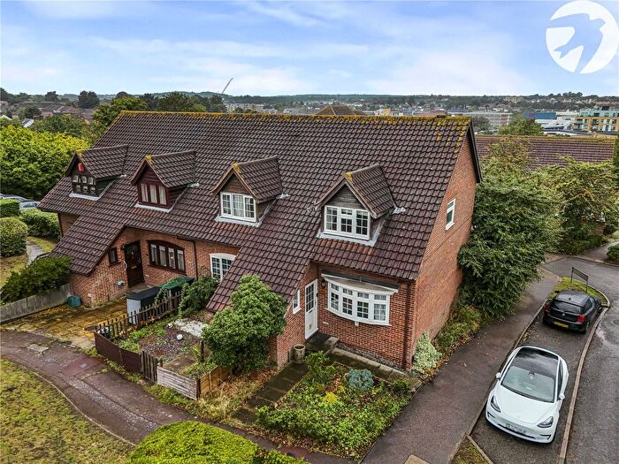 3 Bedroom End Terrace House For Sale In Knights Manor Way, Dartford, Kent, DA1