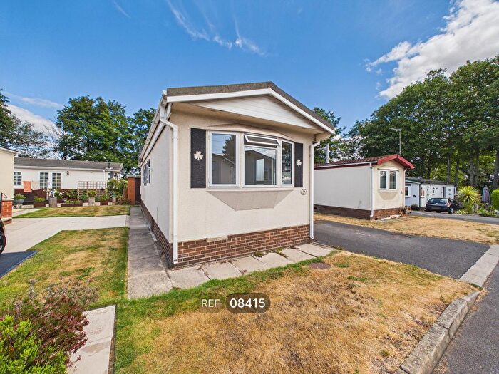 2 Bedroom Flat To Rent In West Park Homes, Pontefract, WF8