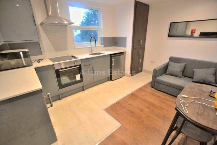 1 Bedroom Flat To Rent In Flat, Watlington Street, Reading, RG1