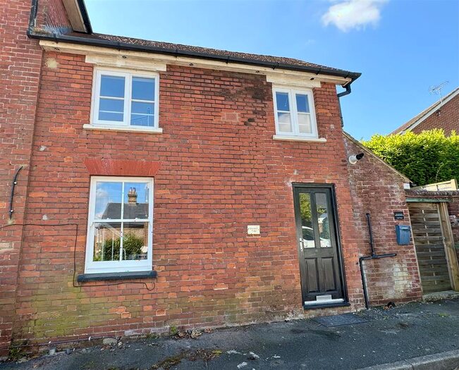 1 Bedroom Semi-Detached House To Rent In Cranbrook Road, Hawkhurst, Cranbrook, TN18