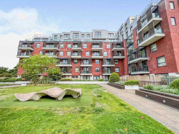 2 Bedroom Flat To Rent In Green Lane, Edgware, HA8