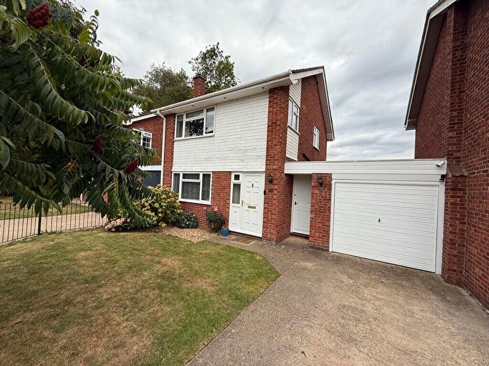 3 Bedroom Link Detached House For Sale In Broadway Close, Bourne, PE10