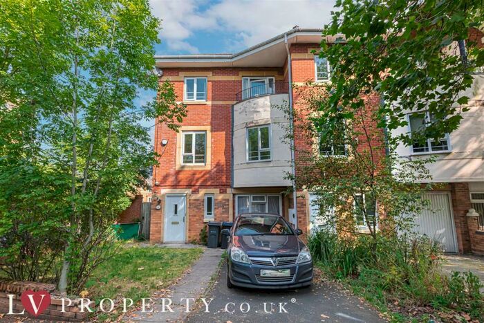 4 Bedroom End Of Terrace House To Rent In Waterside Drive, Birmingham, B18
