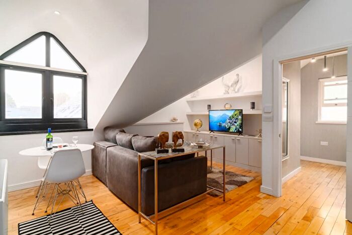 1 Bedroom Flat To Rent In Plasnewydd, CF24